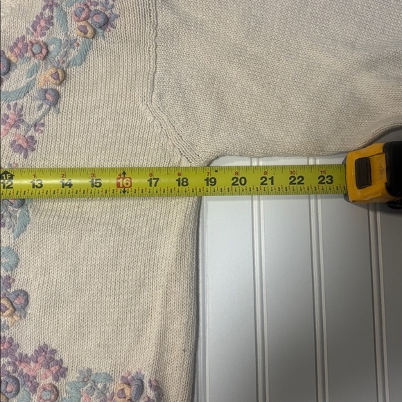 Floral Embroidered Cream Sweater size petite - Picture 6 of 7